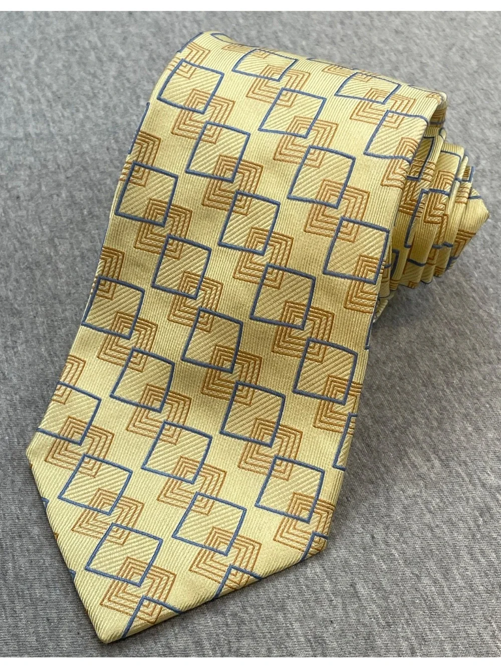 Jos A Bank Tie Mens Geometric 100% Silk‎ 3.5